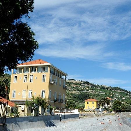 Holiday'S Beach Aparthotel Ventimiglia Kültér fotó
