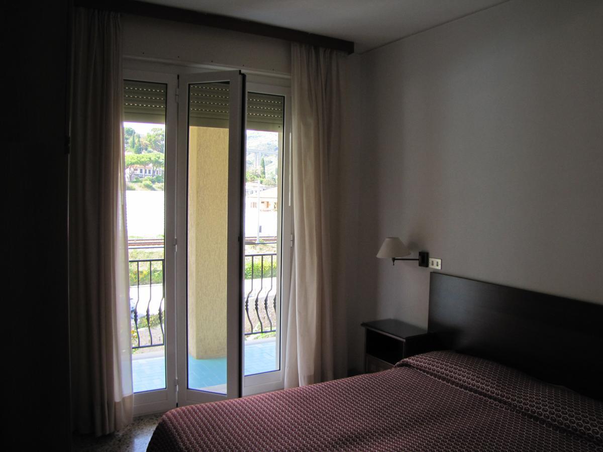Holiday'S Beach Aparthotel Ventimiglia Kültér fotó