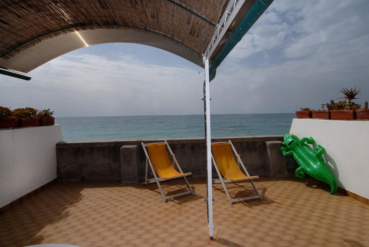 Holiday'S Beach Aparthotel Ventimiglia Kültér fotó