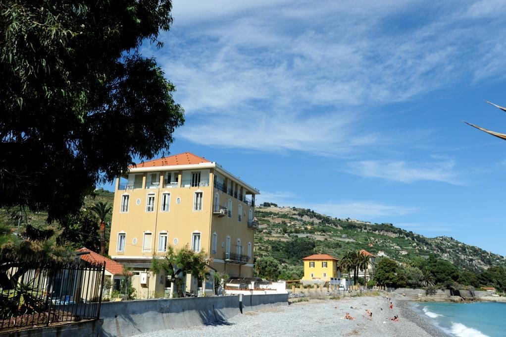 Holiday'S Beach Aparthotel Ventimiglia Kültér fotó