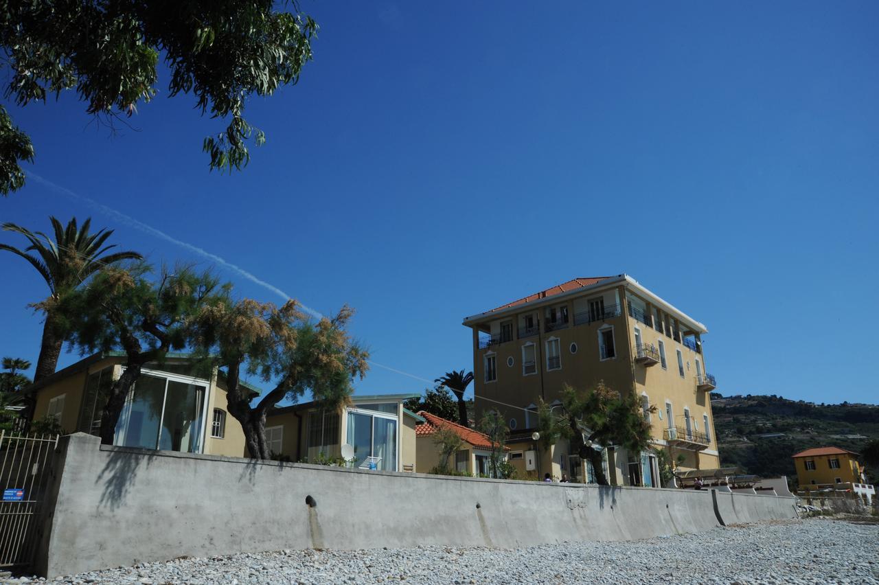 Holiday'S Beach Aparthotel Ventimiglia Kültér fotó