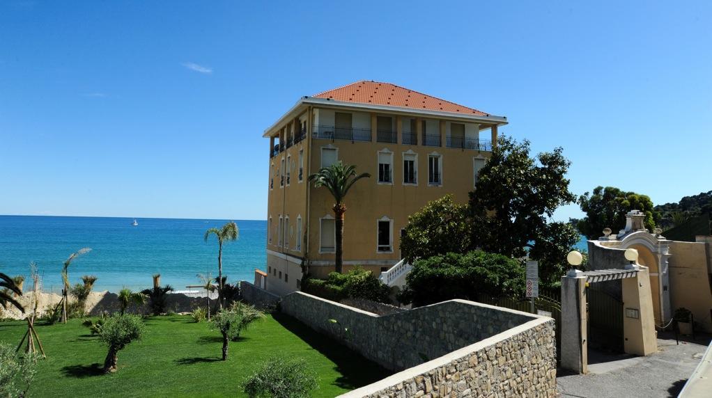 Holiday'S Beach Aparthotel Ventimiglia Kültér fotó