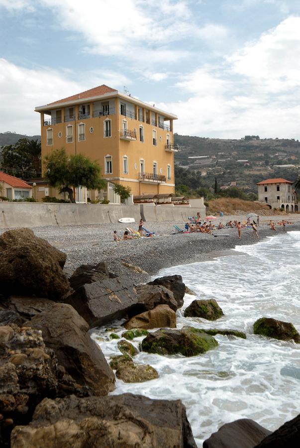 Holiday'S Beach Aparthotel Ventimiglia Kültér fotó
