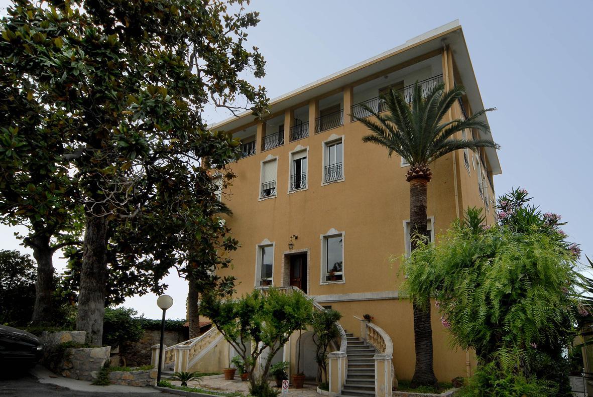 Holiday'S Beach Aparthotel Ventimiglia Kültér fotó