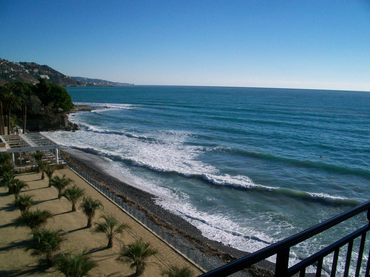 Holiday'S Beach Aparthotel Ventimiglia Kültér fotó