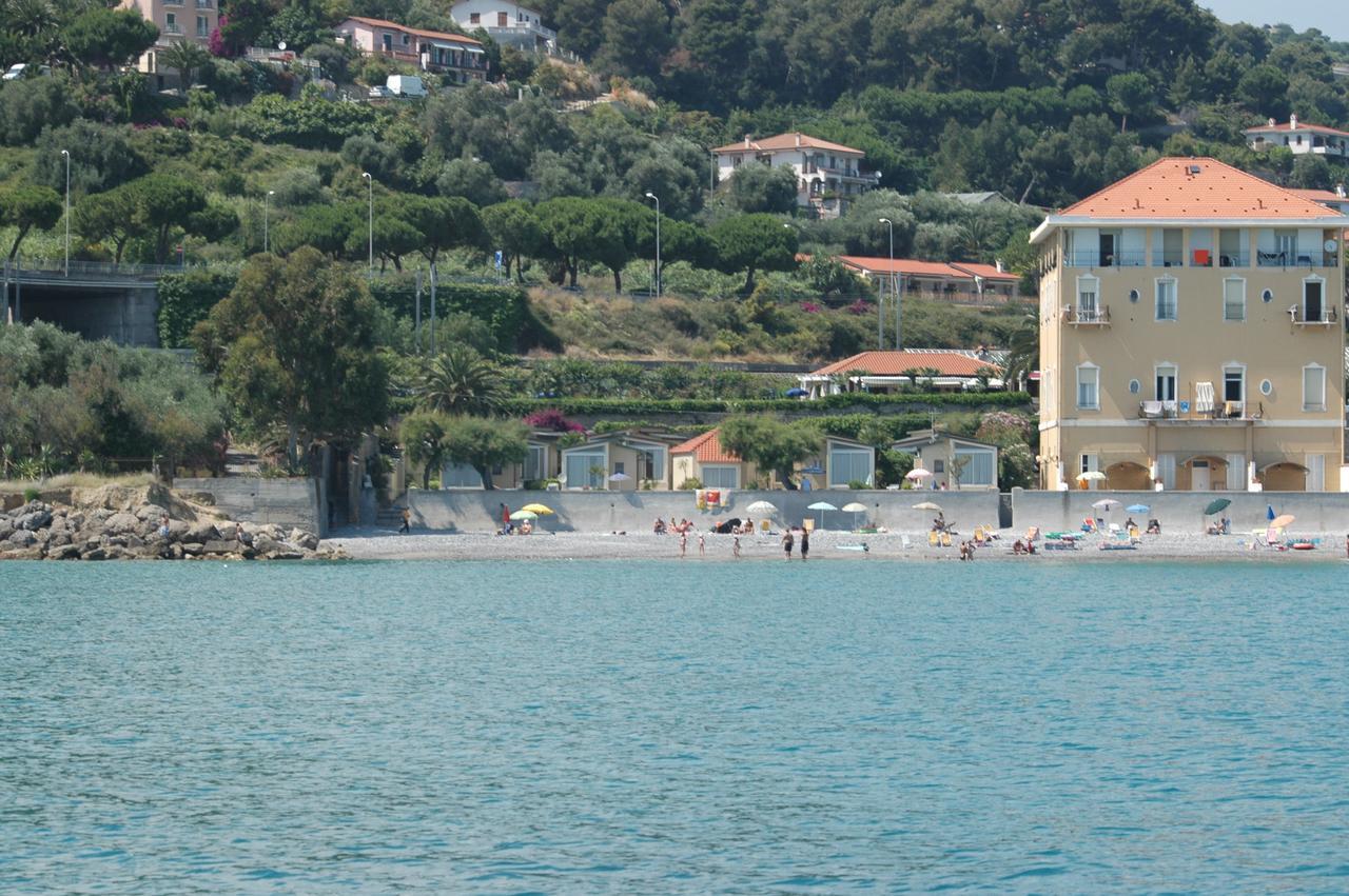 Holiday'S Beach Aparthotel Ventimiglia Kültér fotó