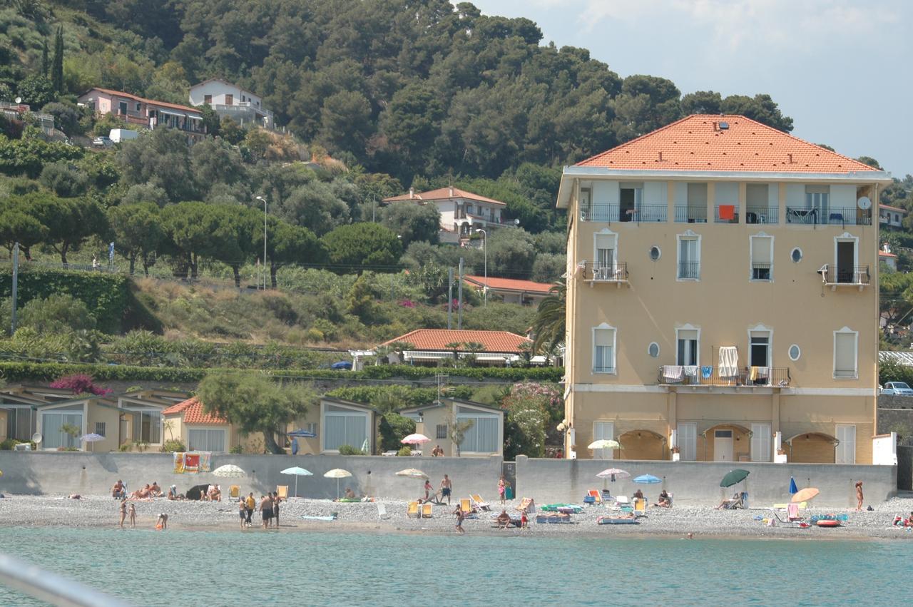 Holiday'S Beach Aparthotel Ventimiglia Kültér fotó
